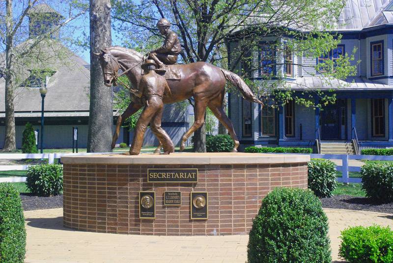 Памятник Секретариату в Конном Парке в Кентукки